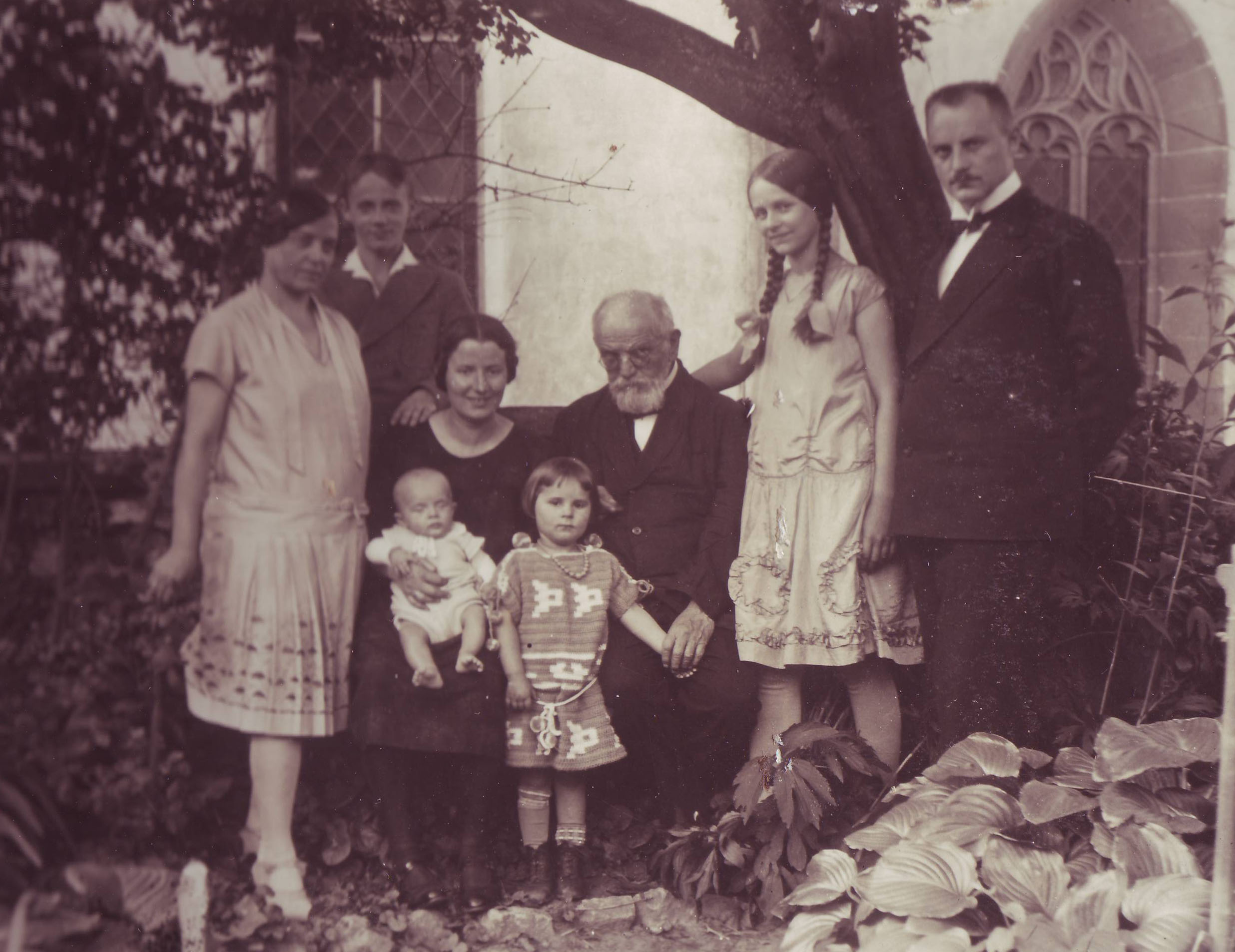 Gustav Meerwein (Mitte) mit Familie im Jahre 1929